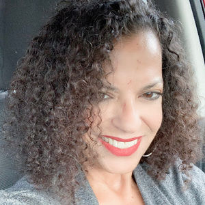 Meet your Posher, Lizzette